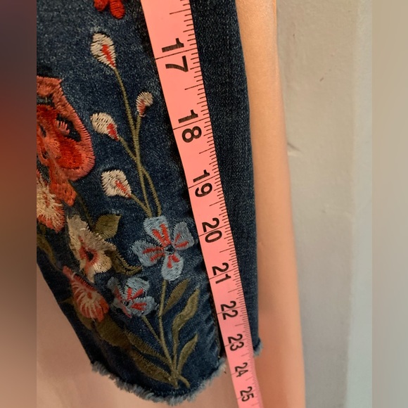 Kenzie. Size 11. Jeans with embroidery - Picture 2 of 4